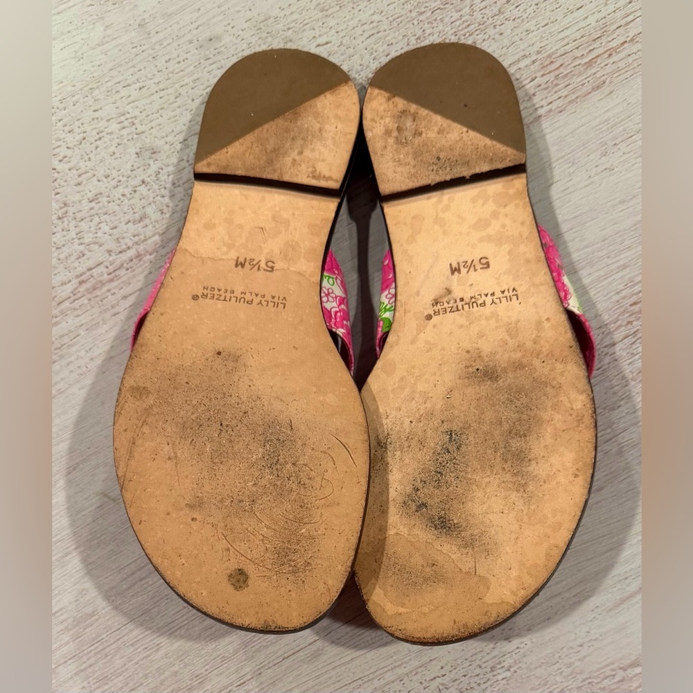 Lilly Pulitzer via Palm Beach leather thong sandal. - Picture 7 of 9